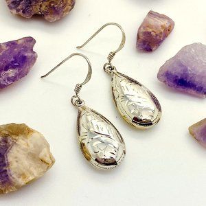 NIB Sterling Silver Teardrop Dangle Earrings 014